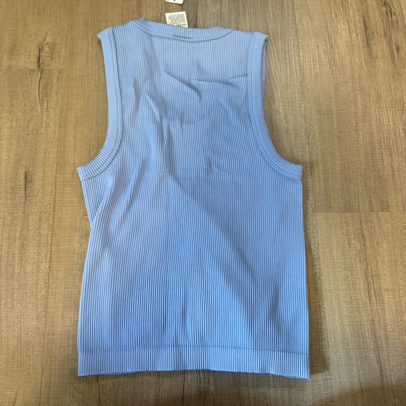 NWT Old Navy Exhale Seamless Fitted Rib Tank - Picture 3 of 3